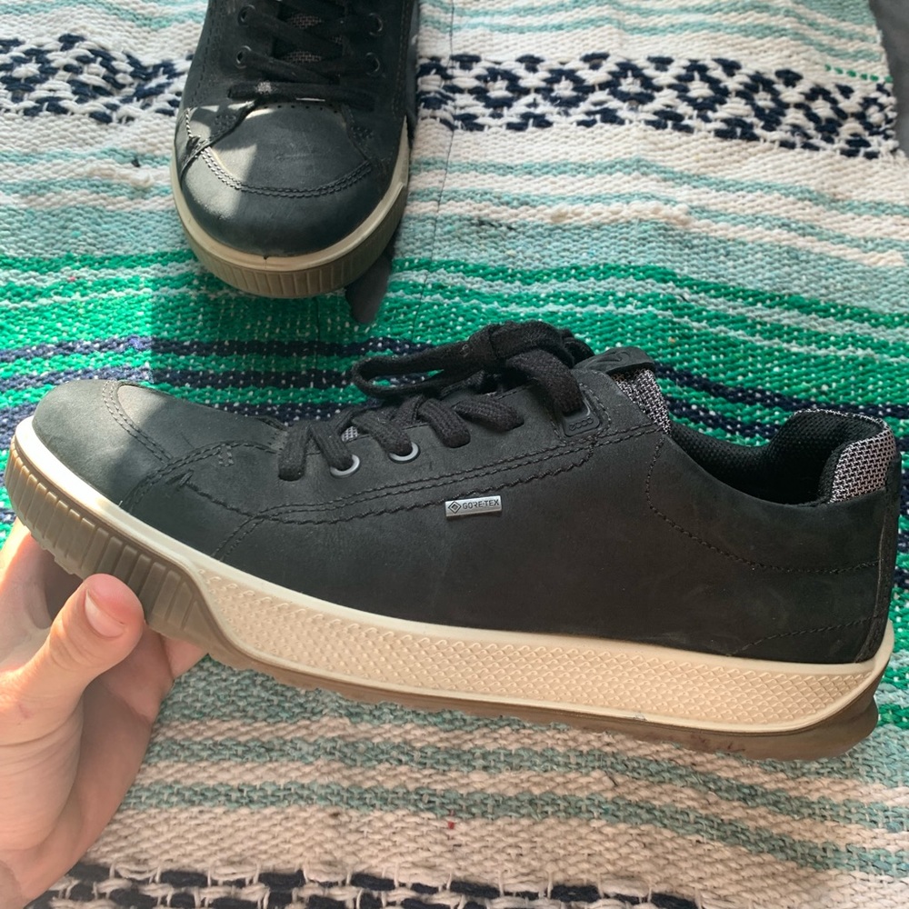 Men’s size 8 gortex Ecco shoes.